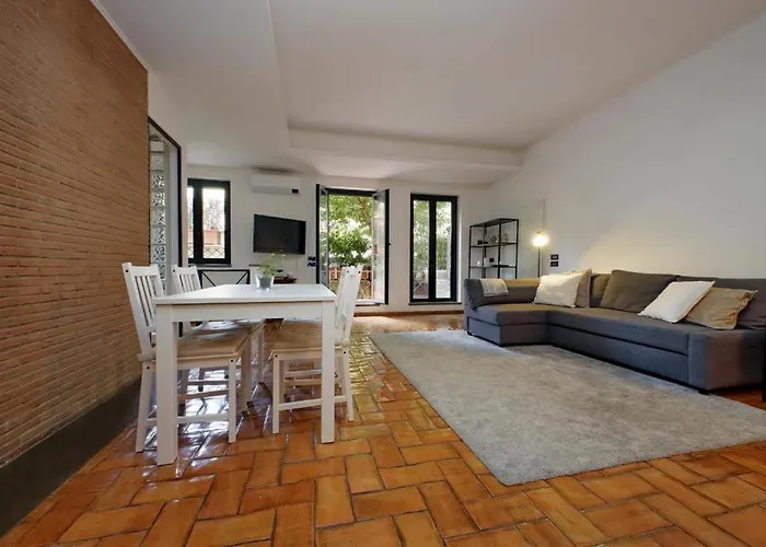 Vatican Luxury Apt With Garden